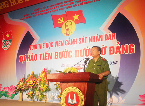 Thiếu tướng, GS.TS Nguyễn Huy Thuật, Phó Giám đốc Học viện CSND thông báo kết quả Đại hội đại biểu Đảng bộ Học viện CSND lần thứ XVI.